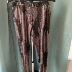 NWOT Ladies stretchy plus size 1X Pull on Statement leggings in Gold & Black